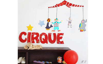 créer un mobile bébé sur le thème du cirques avec des formes en bois !