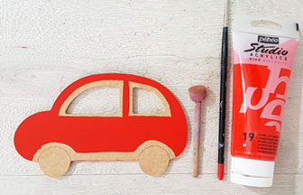 petite voiture en bois à peindre en rouge