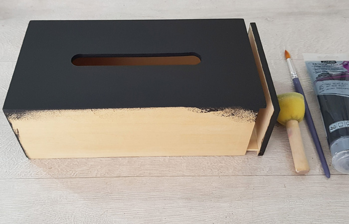 Tutoriel : customisez une boite à mouchoirs en bois dans les tons