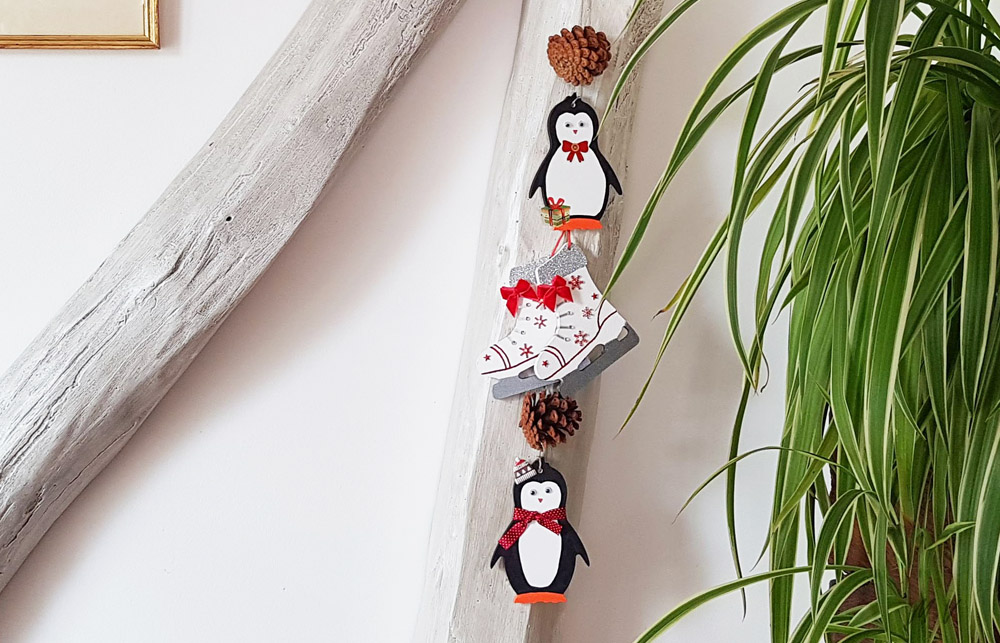 Une décoration noel vintage avec les pingouins et patins à glace en bois à customiser !