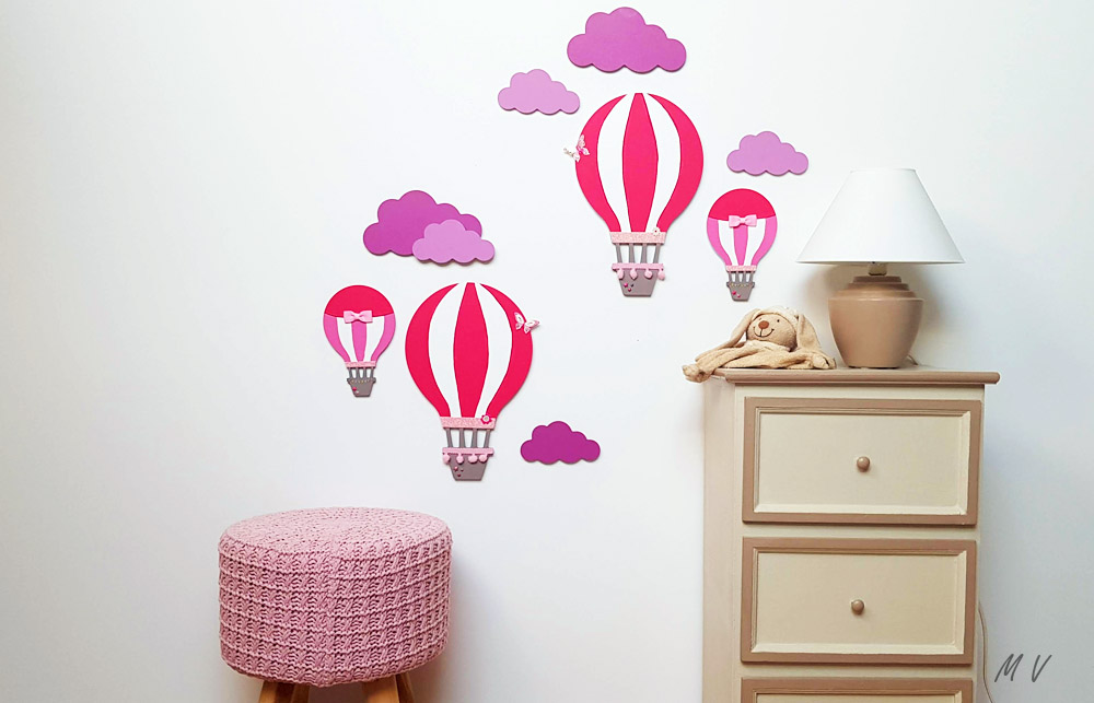 Décorez un mur de chambre d’enfant avec une montgolfière en bois