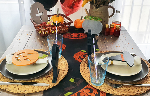 Nappe en papier noire pour une décoration de table Halloween